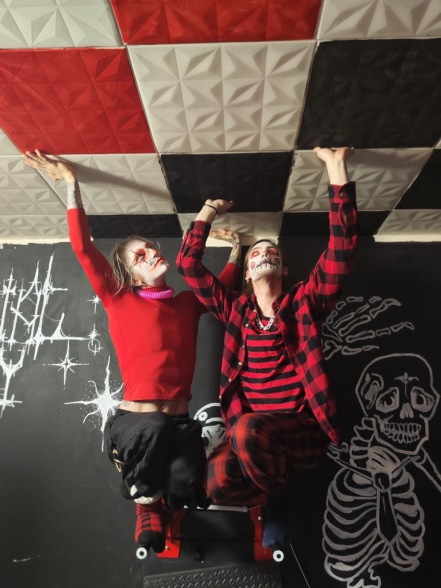 Арт перформанс Анжелато и Детермината по комиксу Маринетт Мортем Асоциальное сообщество 