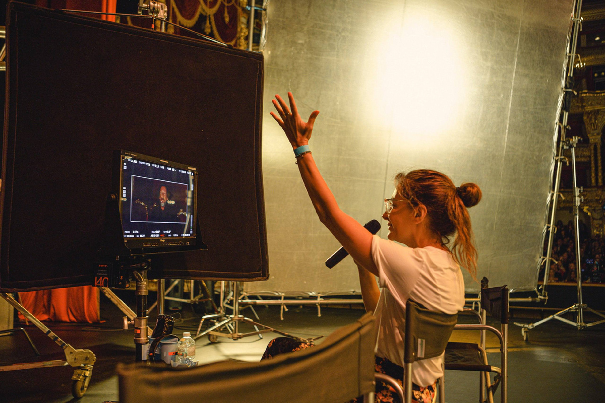 Режиссер Анна Меликян на съемках фильма «Дива»