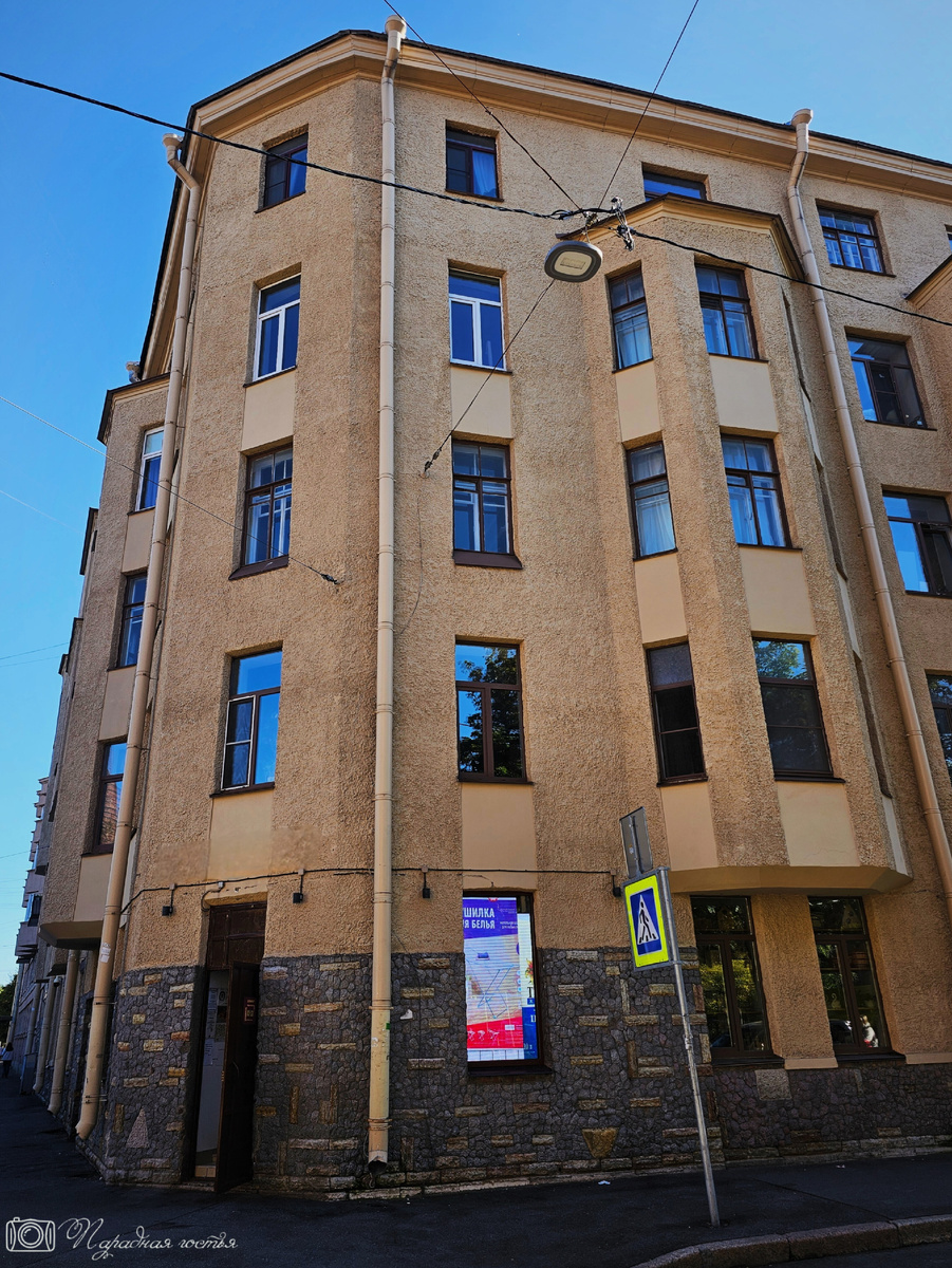 Фото: Парадная гостья