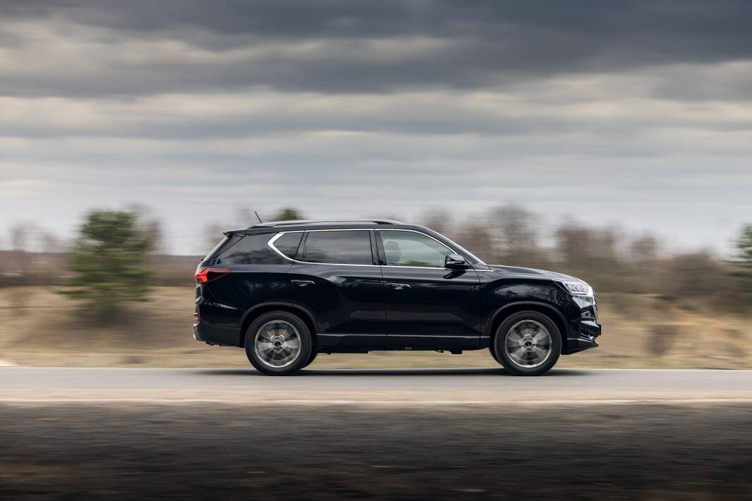 Габариты KGM Rexton: 4850×1960×1825 мм, колесная база — 2865 мм. Заявленный дорожный просвет — 203 мм
Фото: KGM