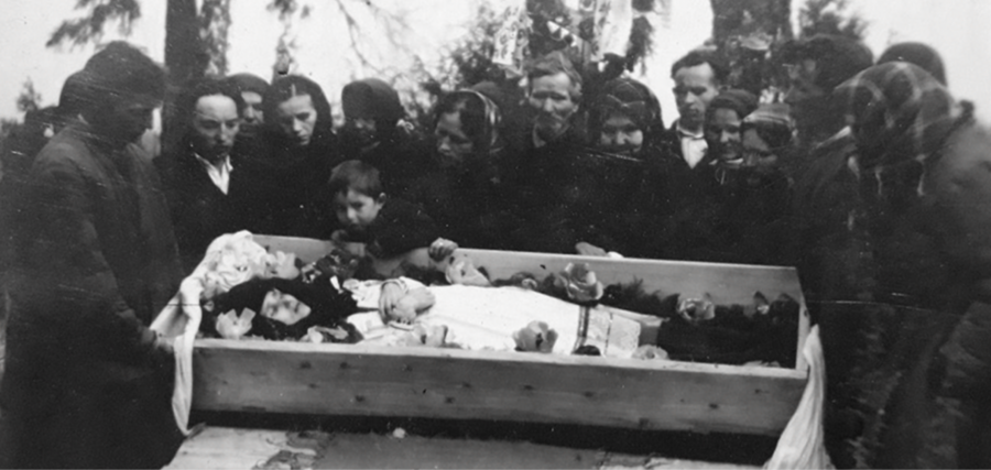 "Старое фото с похорон". Статья Дзен: Почему они снимали смерть: история советских похоронных фотографий, которую современники забыли.