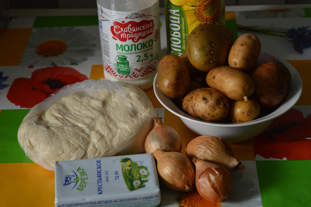 Пирожки с картошкой.. Шаг 1. Фото: канал Три рецепта.