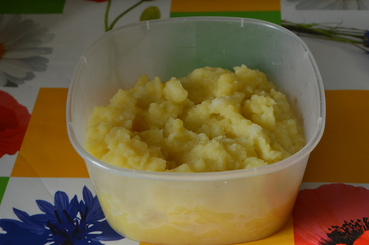 Пирожки с картошкой.. Шаг 2. Фото: канал Три рецепта.