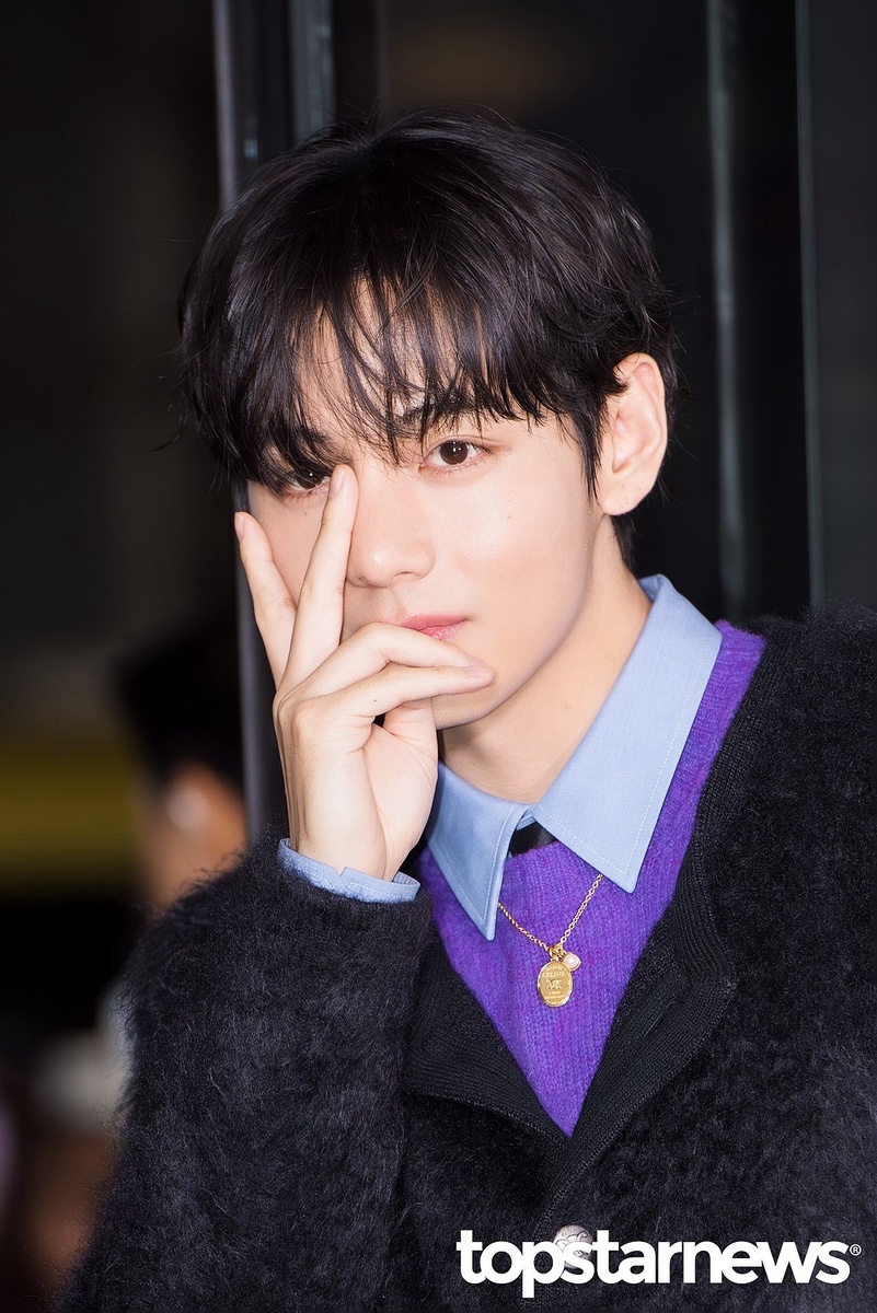 Его любимый жест V