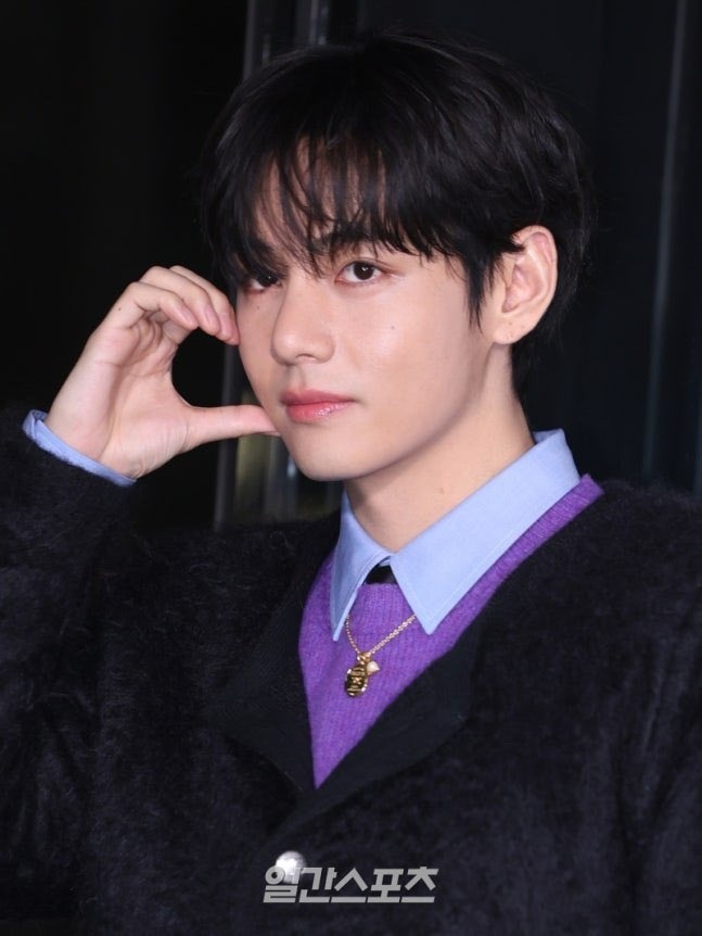 Тэхён дарит АРМИ сердечко