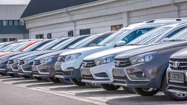 Российский автопром официально признали худшей отраслью в стране. Цифры пугают