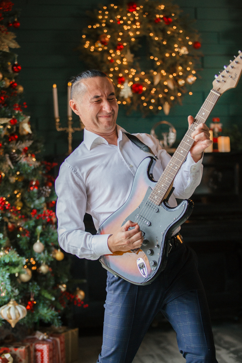 34 года бизнес-практики
Президент API (Ассоциации профессиональных интернет -предпринимателей
Действующий предприниматель
Бизнес-стратег
Эксперт в области наставничества
Помог 452 предпринимателю стать миллионером
Лектор Российского общества «Знание»
Общественный деятель и просветитель в области бизнес-образования
Основатель обучающего сообщества SunTeam International с 1998 года.
лицензии  на осуществление образовательной деятельности  Nº 16-10/5576 