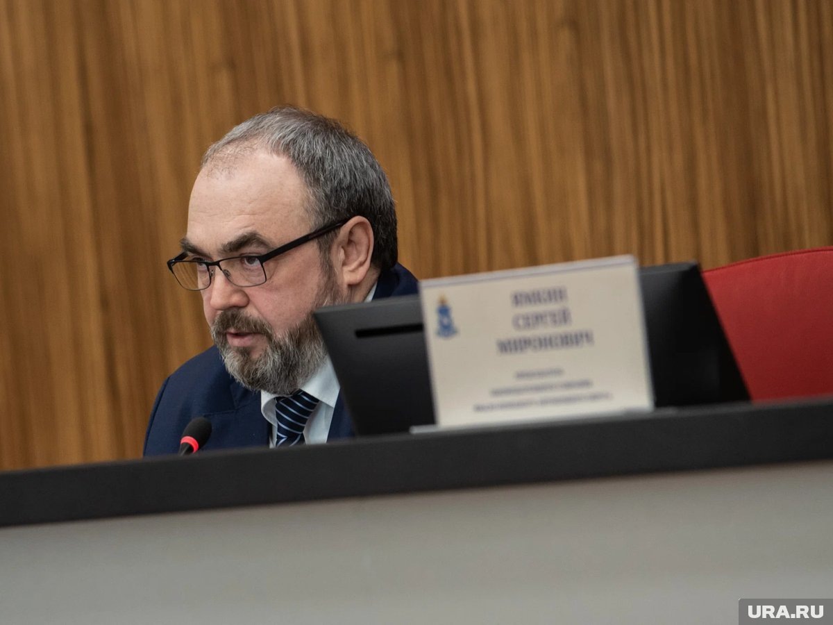     Бывший ямальский депутат Ситников вышел на лед в составе хоккейной команды Совета Федерации