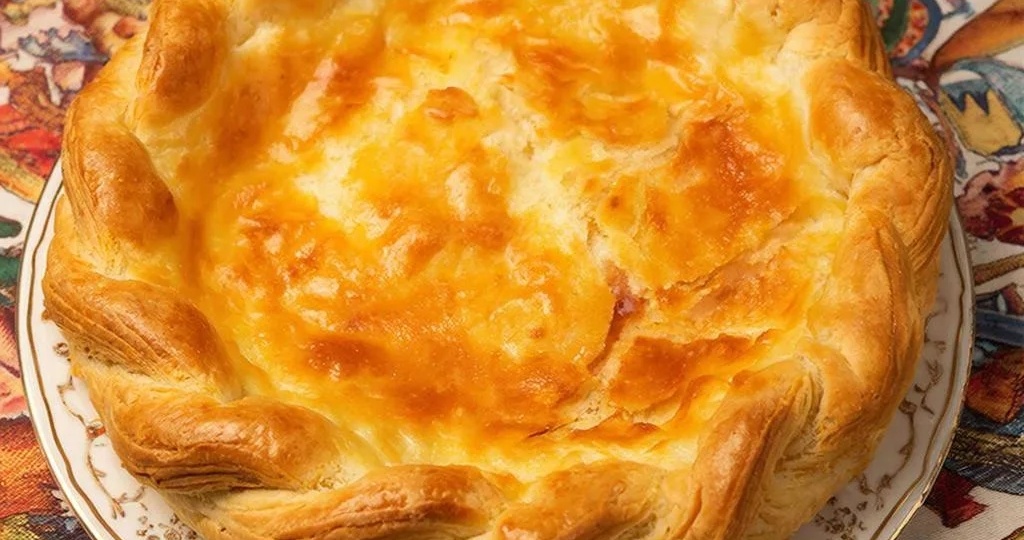 Рыбный пирог из слоёного теста