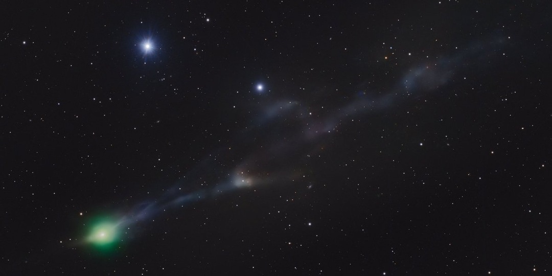 Как ракетный двигатель: межзвездный объект 3I/ATLAS месяц подряд извергал газовую струю