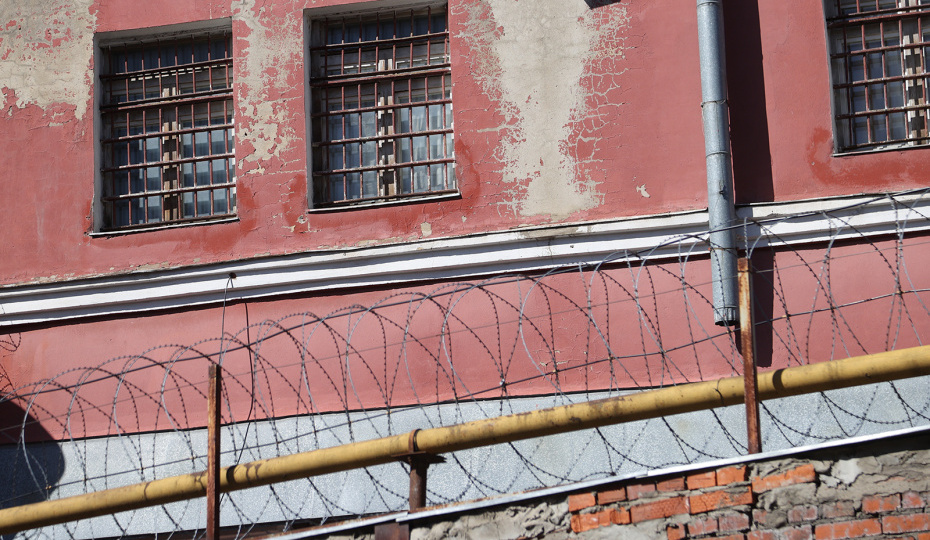 Осудили за вымогательство и взятку. Экс-начальнику вещевого управления Минобороны вынесли приговор