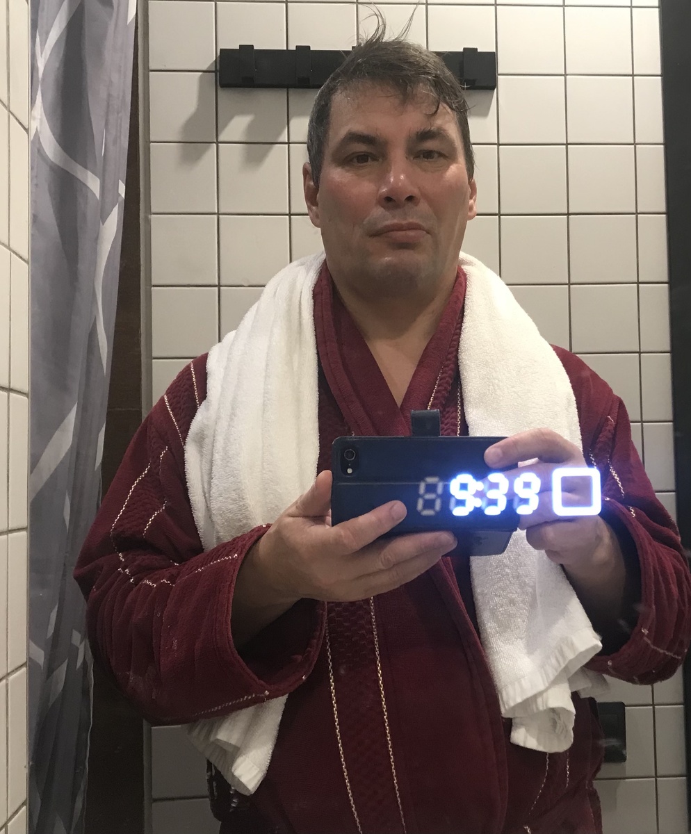 Автор ещё со старой стрижкой