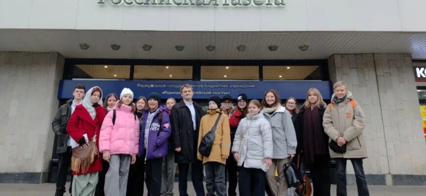    Домжуровцы во главе с Георгием Мезенцевым пришли в "Российскую газету" Татьяна Халимова