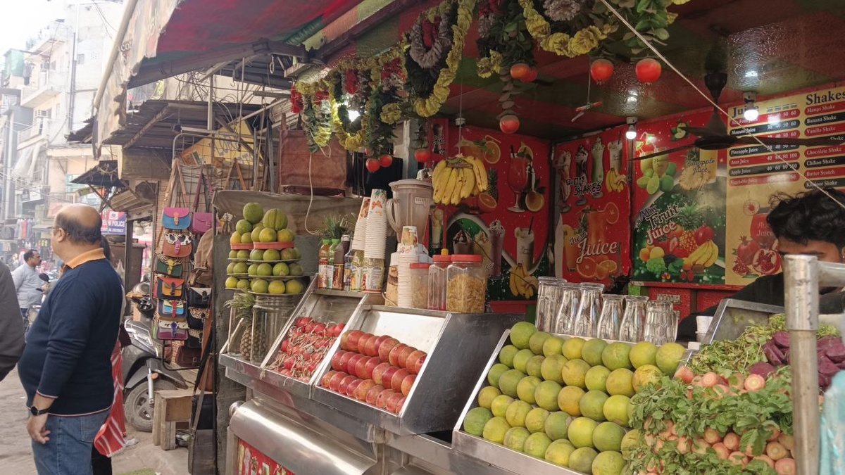 Здесь можно заказать свежевыжатый сок (осторожно, разбавляют водой)