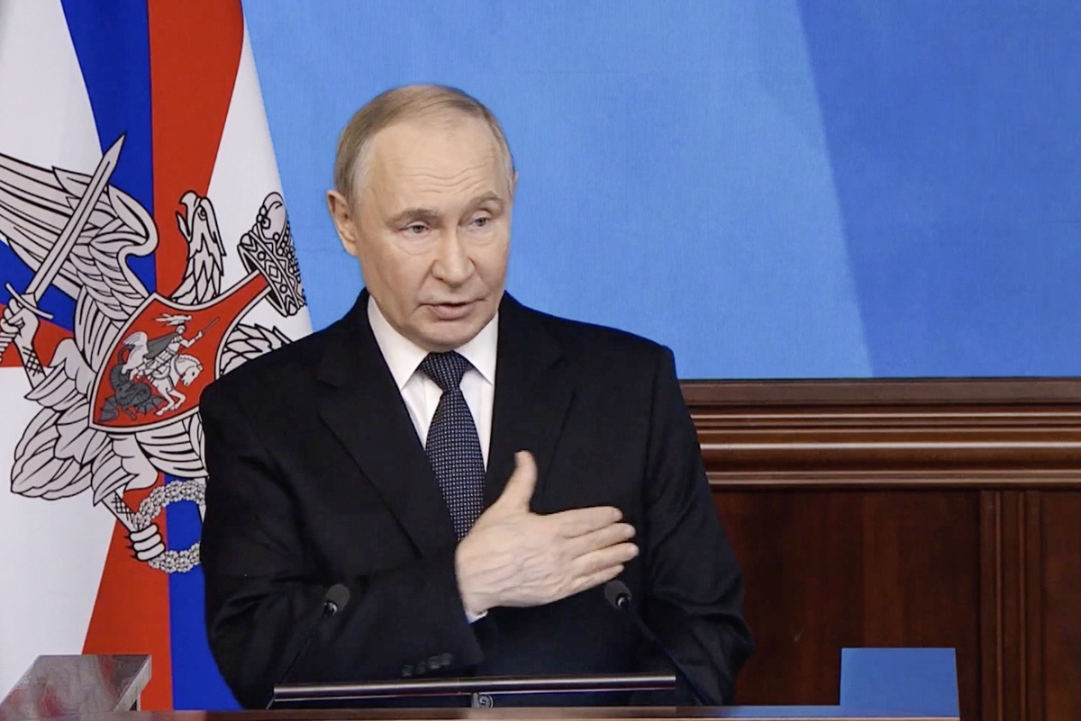    Владимир Путин: "Войска совершенно другие, и они воеванные. Такой армии в мире больше нет". / Кадр из видео/Первый канал