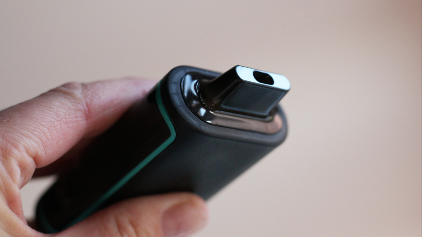 «Без дыма — не значит безопасно»: онколог предупредил об угрозе вейпов для женского здоровья