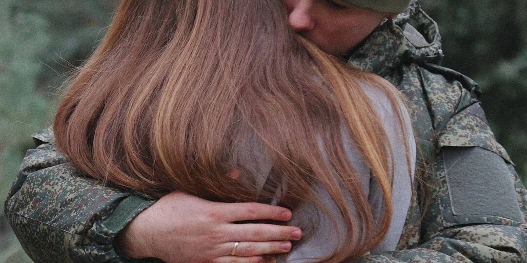 Она ждала его, считая дни