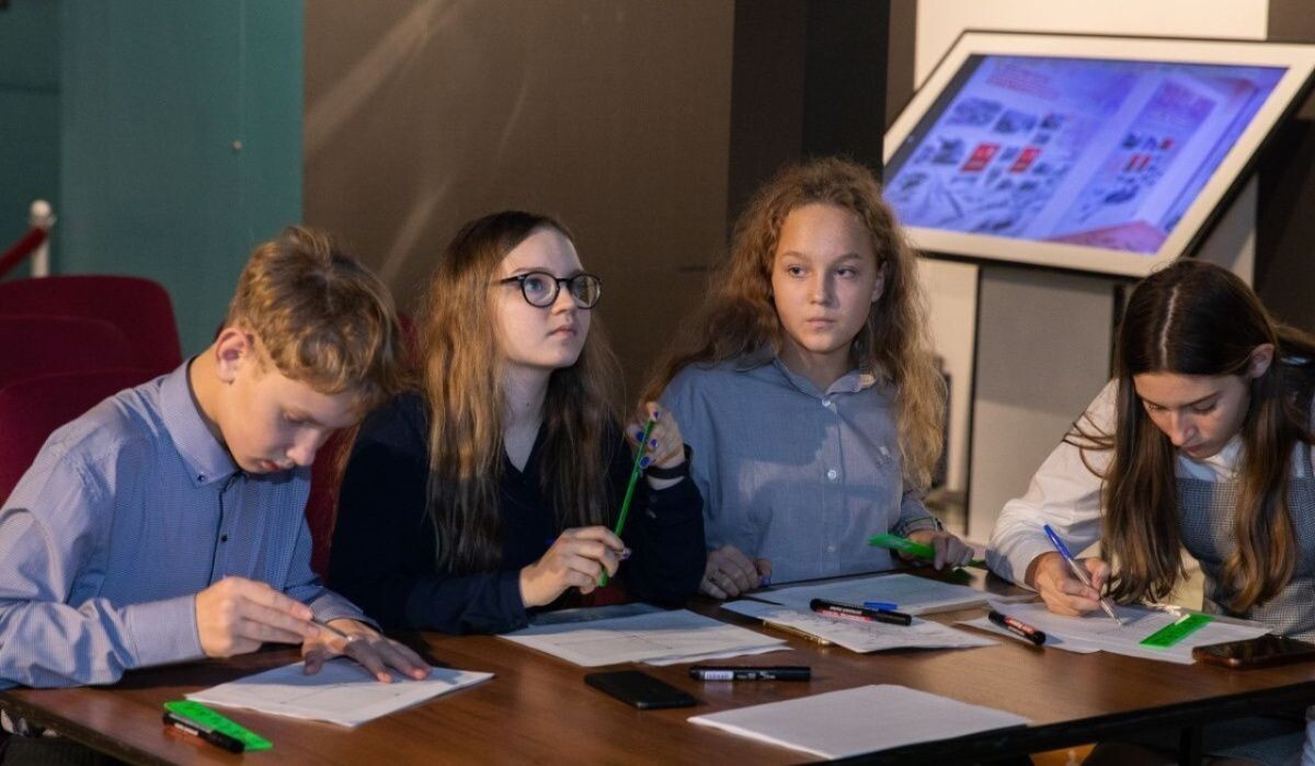     Занятие для школьников в Музее Победы Источник: ictorymuseum.ru Автор фото: Пресс-служба Музея Победы