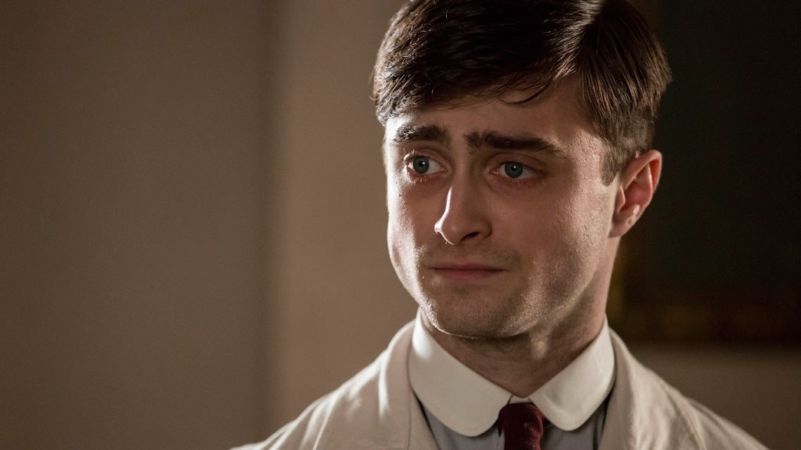 Кадры из сериала "Записки юного врача" (2012-2013).