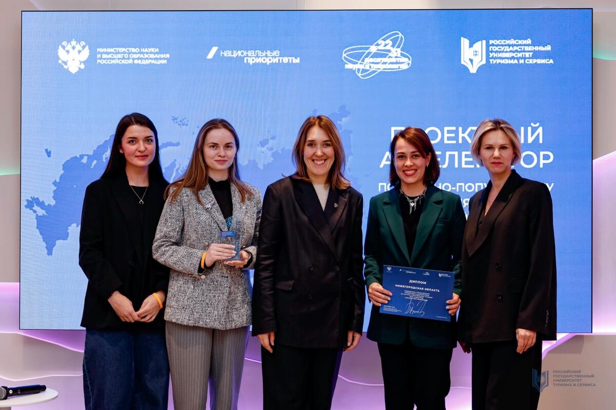 Фото: Делегация Нижегородской области. Слева направо - Марина Антонец, Екатерина Горшенина, Ольга Петрова, Екатерина Солнцева, Любовь Широкова.