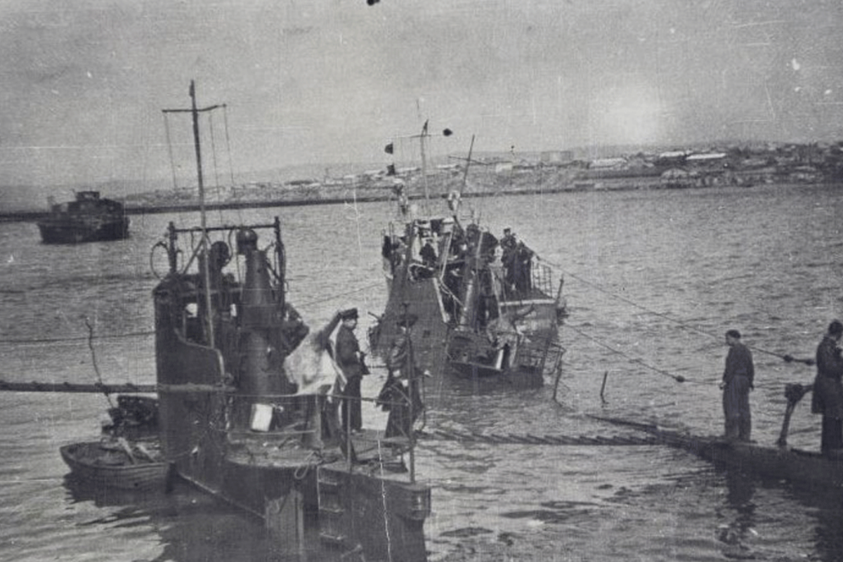 Подводные лодки «Щ-138» и «Щ-118» после взрыва 18 июля 1942 года