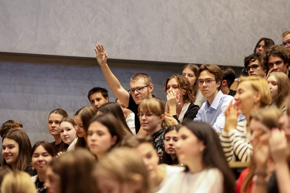    ГД приняла закон о введении электронных студенческих и зачеток на Госуслугах GLOBAL LOOK PRESS