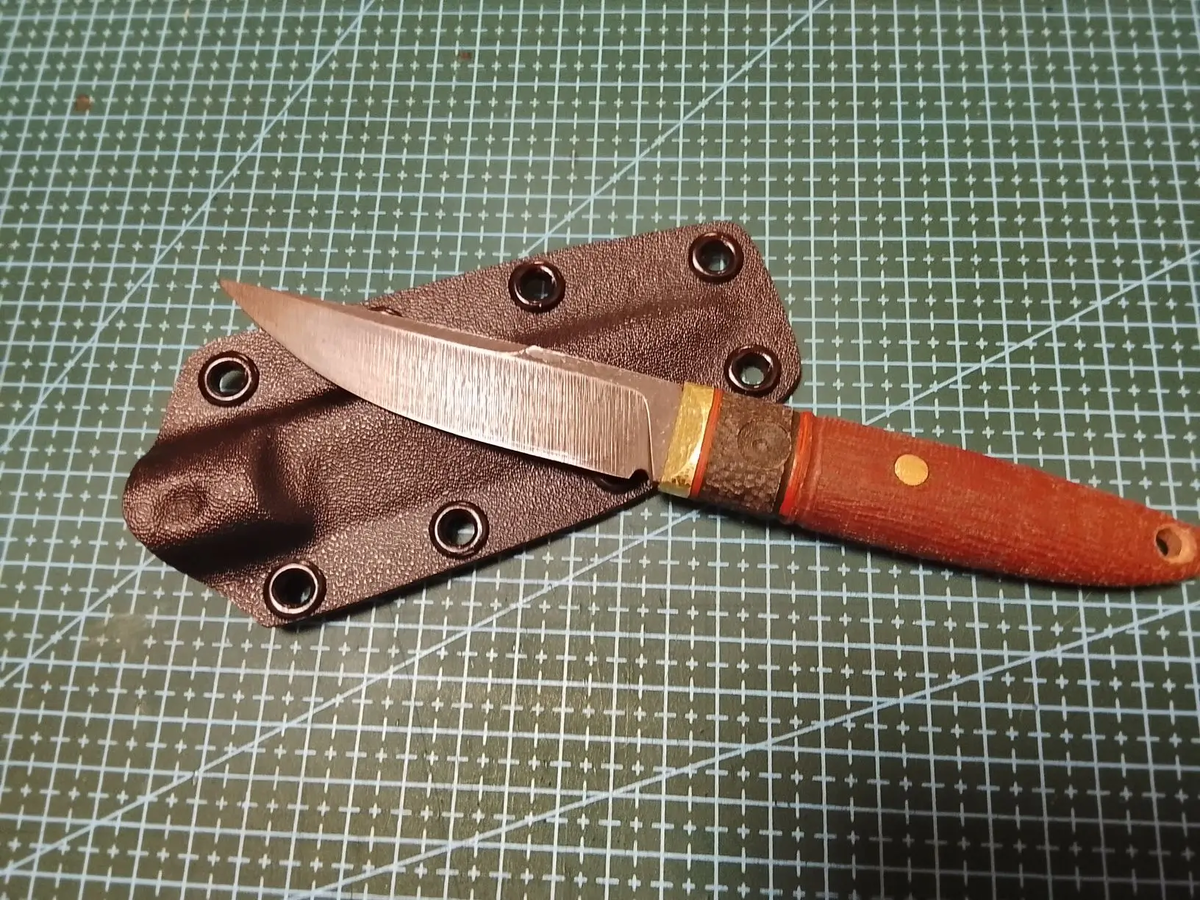 Нож пока не точил, клинок 110мм длиной, ширина 24мм, обух 5мм, сведение 0.2-0.3мм, рукоять 115мм