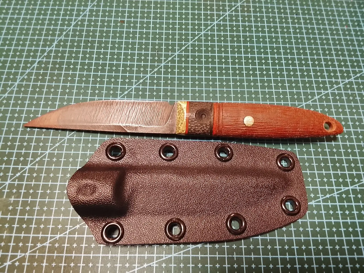 Форма ножа простая, но гармоничная на мой взгяд