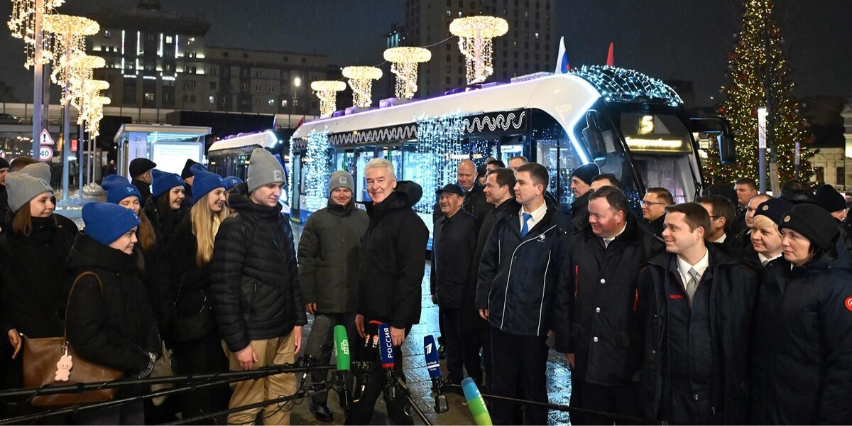 📸 1.1: Торжественный запуск: Сергей Собянин, городские службы и первый рейс на обновлённой линии | Владимир Новиков. Пресс-служба Мэра и Правительства Москвы. mos.ru
