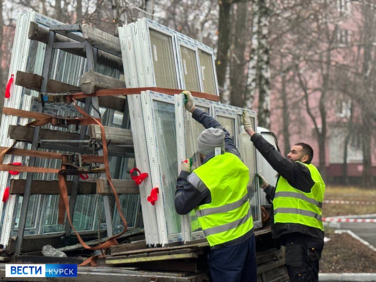    В Курске в детской больнице на Республиканской восстанавливают окна