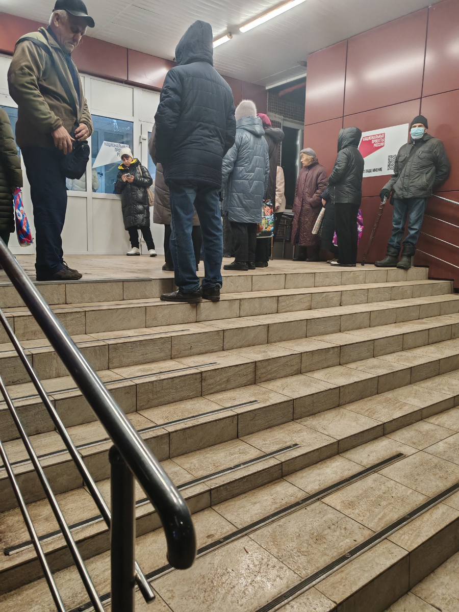 6:59 очередь в поликлинику . Фото автора