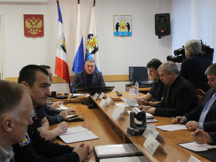     Мэр Александр Розбаум провел совместное заседание двух комиссий — антитеррористической и межведомственной по профилактике правонарушений. фото: пресс-служба администрации Великого Новгорода