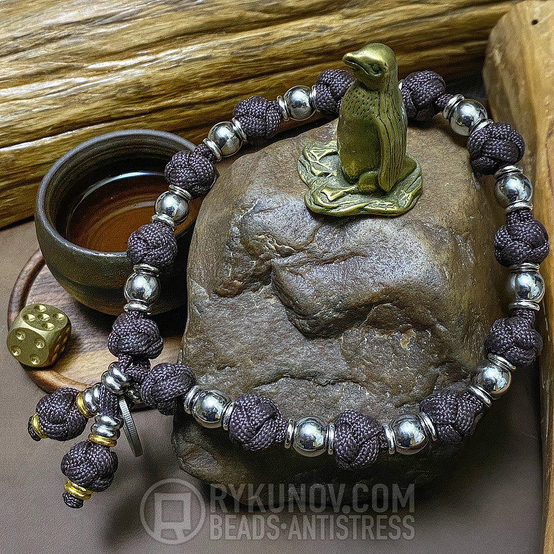 чётки для тех, кто выбирает осознанность вместо привычки. Для тех, кто хочет не просто носить — а чувствовать.