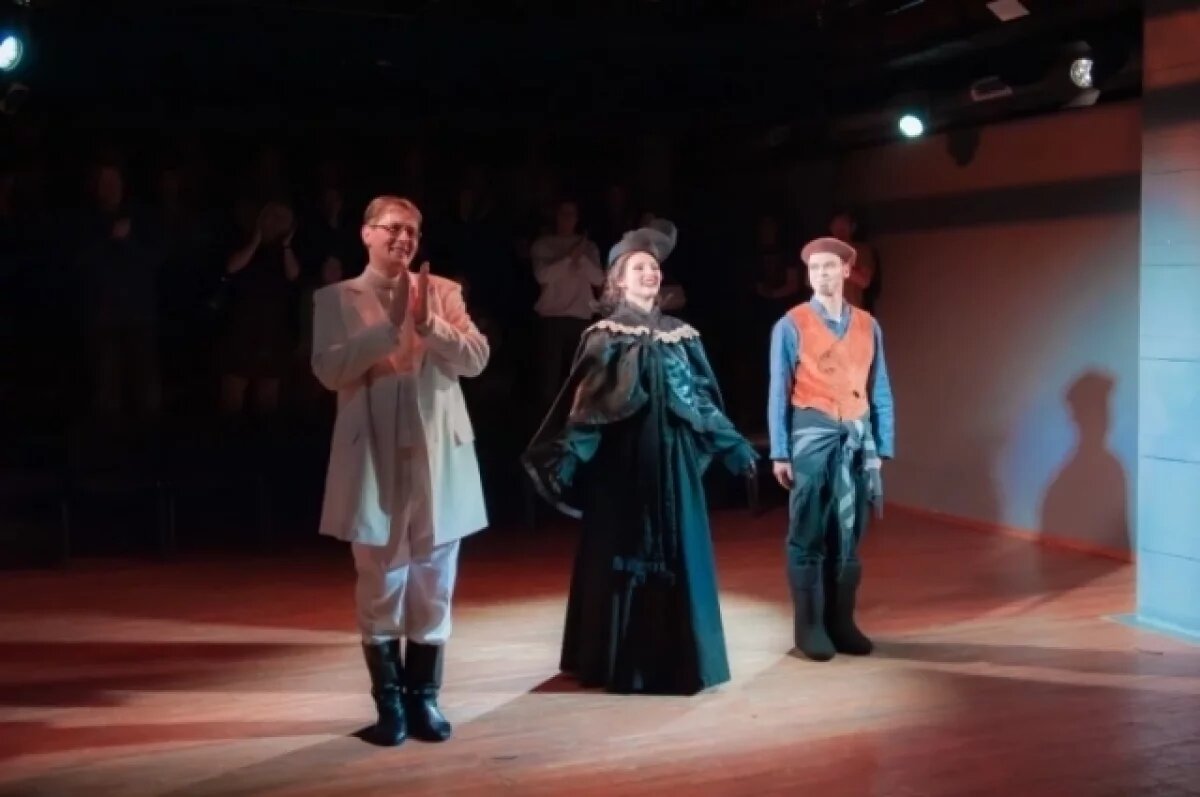    Малая сцена требует от актёров большой отдачи.