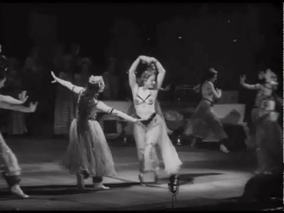 Балерина Майя Плисецкая в роли Персидки в опере Мусоргского "Борис Годунов", фотография из открытых источников Яндекса