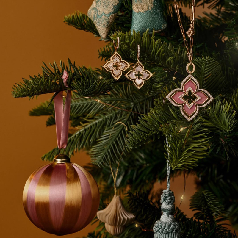 Серьги Princess Flower и колье Venetian Princess, все Roberto Coin