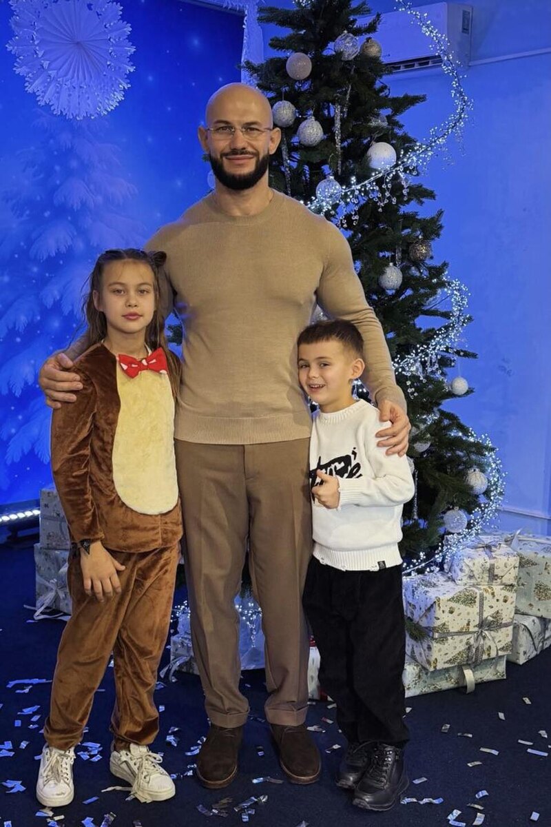    Джиган с сыном и дочкой Соцсети