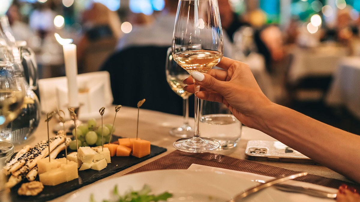 Два часа на всё: с 1 марта в российском регионе ужесточат продажу алкоголя в общепите