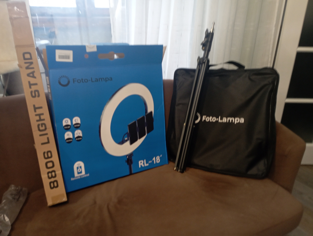 Есть чехол для транспортировки, есть гарантийный талон, есть сервис для гарантийного обслуживания, штатив усиленный. Я люблю, чтобы вещь была надежная. 