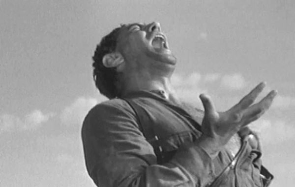 Кадр из х/фильма "Комиссар".  А те, кто останутся, что они сделают для победы? Эти вопросы идут красной линий через весь фильм. 