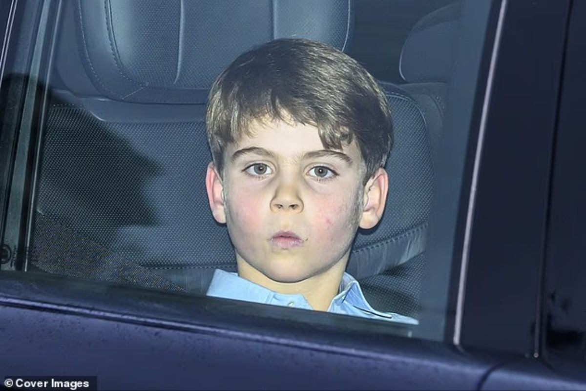Семилетний принц Луи, похоже, дулся, направляясь во вторник в Букингемский дворец.
