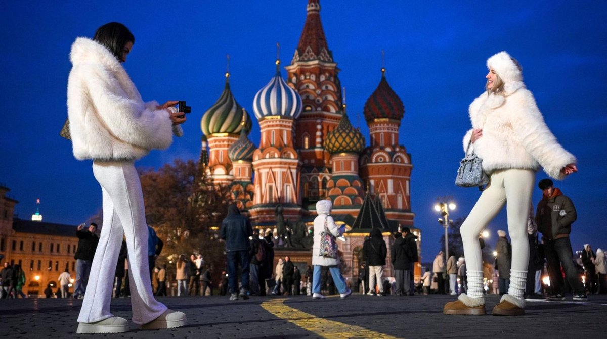 Война России против Украины кажется далёкой в Москве: над городом витает предрождественское настроение © Кирилл Зыков / Imago Images