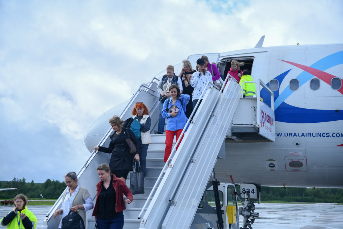    Первый летний чартерный рейс прилетел из Москвы в Карелию. Фото: "Республика"/ Кирилл Оськин