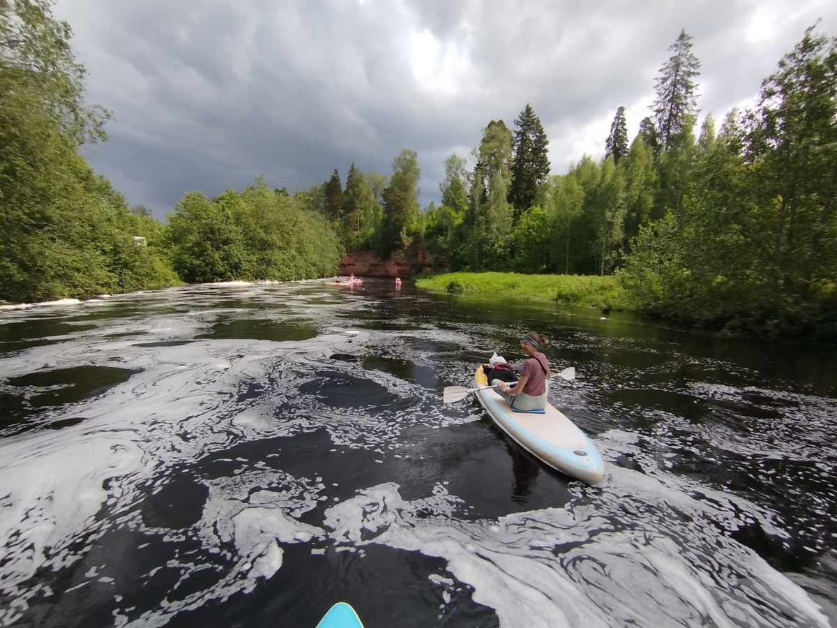 Видны дождевые тучи