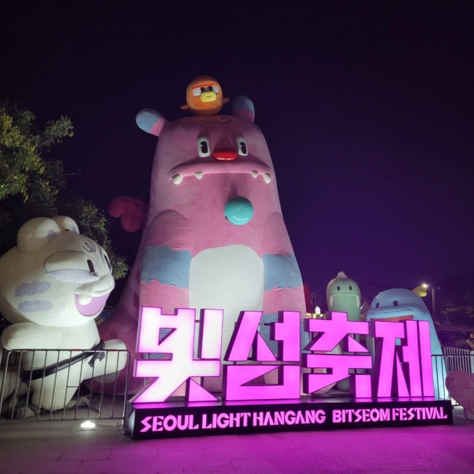 Стилизованный Хэтчи с друзьями