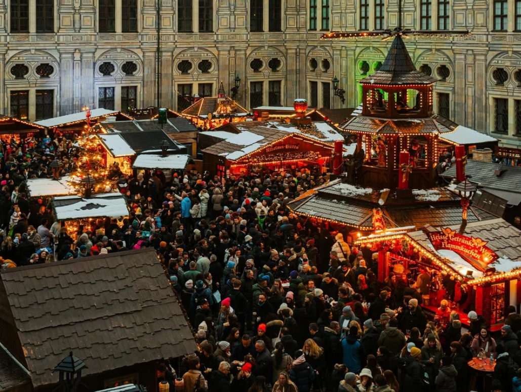    «Катастрофа». Рождественская ярмарка в Германии прошла под неонацистскую музыку
