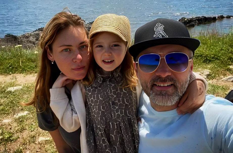 Юлия и Павел с дочкой