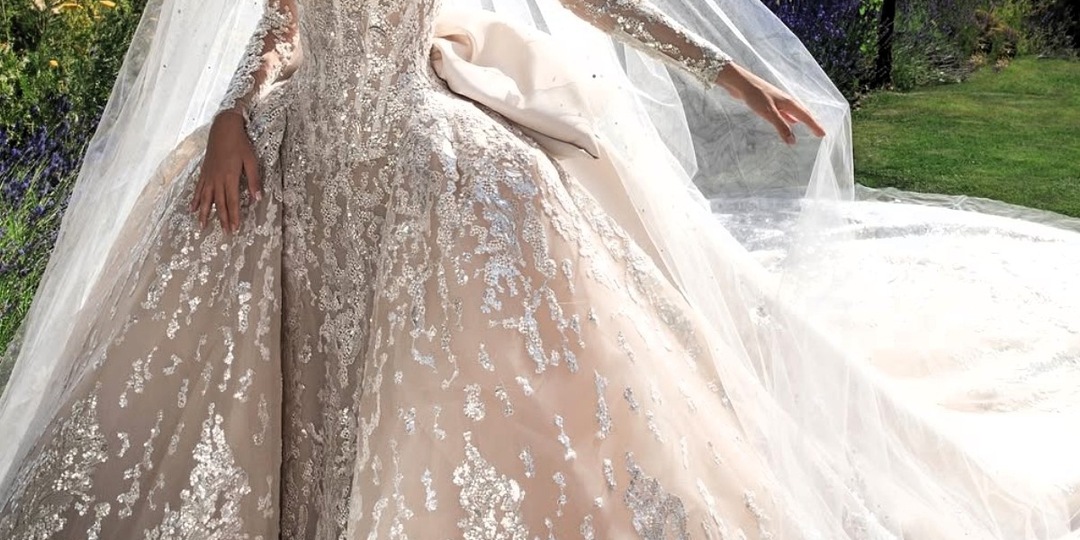 25 роскошных нарядов звезд, по которым мы запомним 2025 год