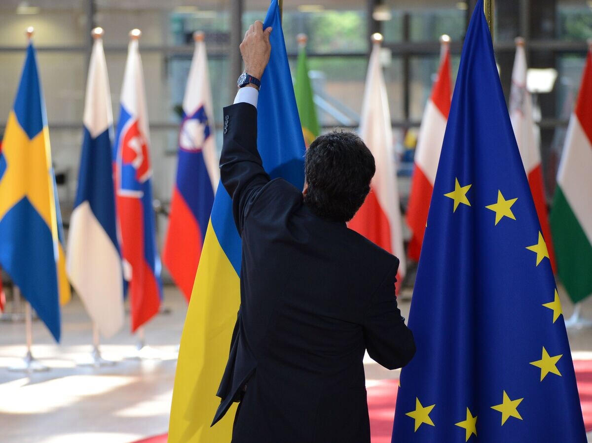    Флаги Украины и ЕС в Брюсселе | © РИА Новости / Алексей Витвицкий