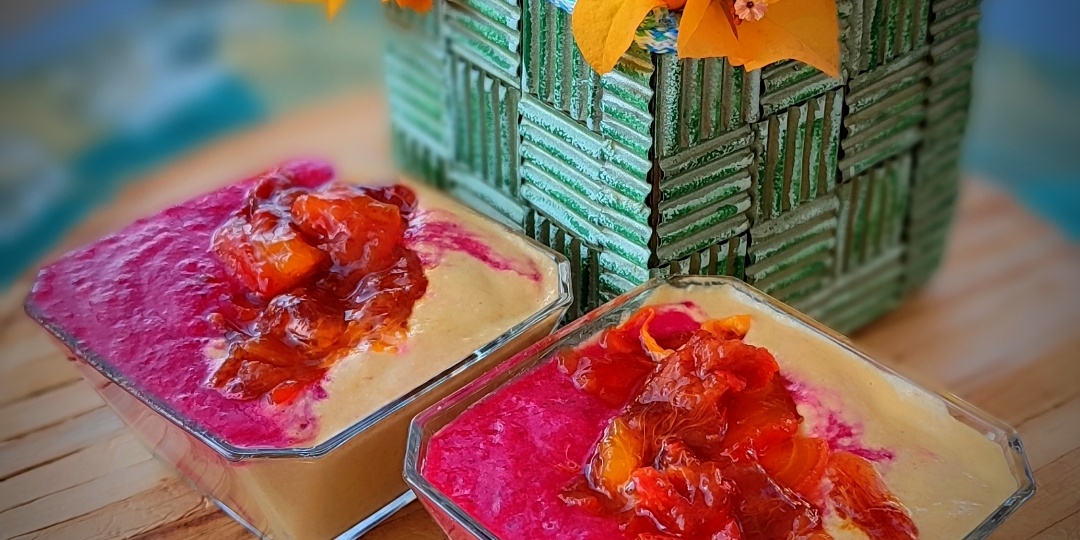 Кунжутный смузи с мандаринами, питахайей и хурмой.